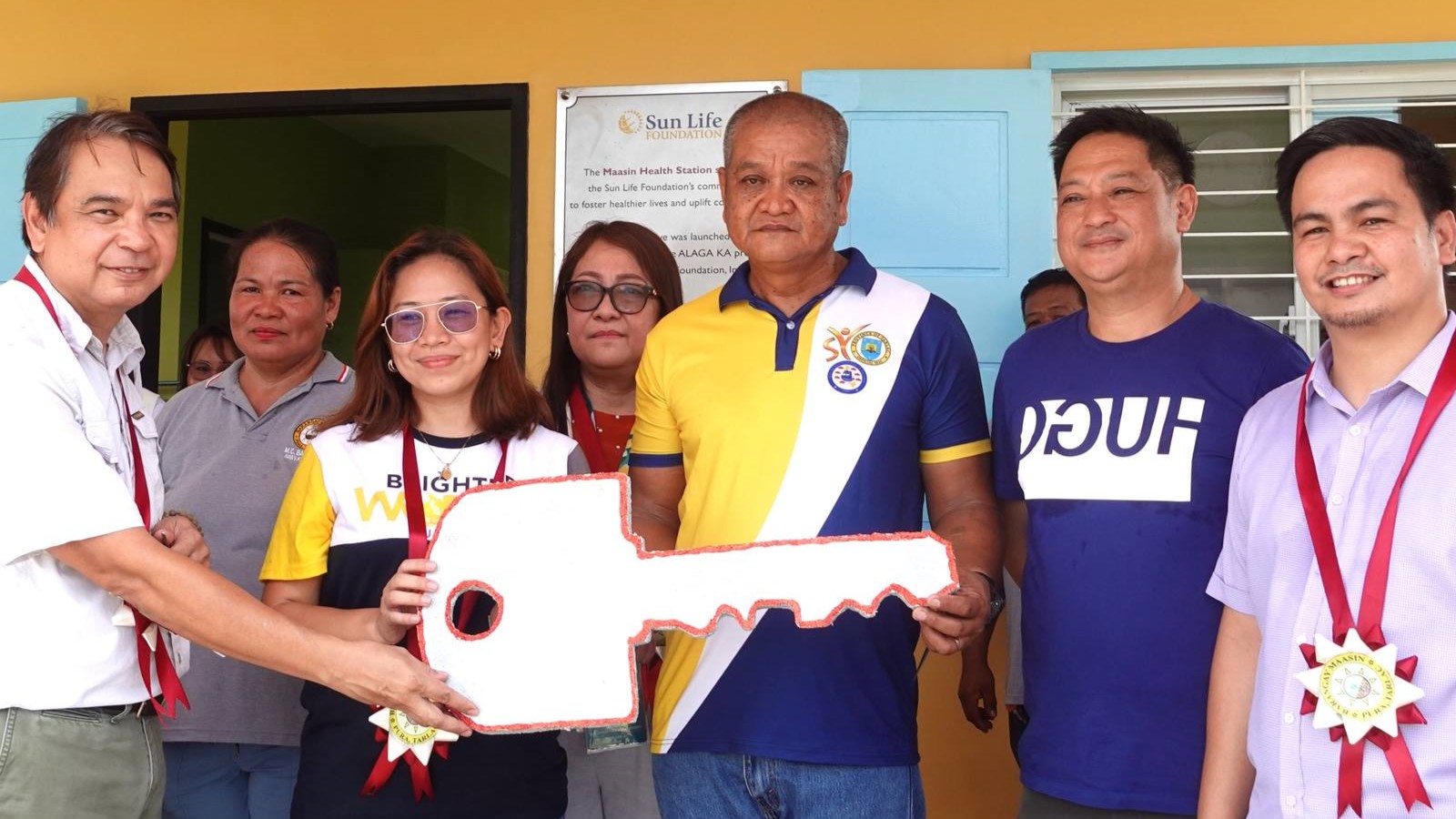 HFI, with Sun Life Foundation, turns over the ceremonial key to the LGU and BLGU of Pura and Maasin.